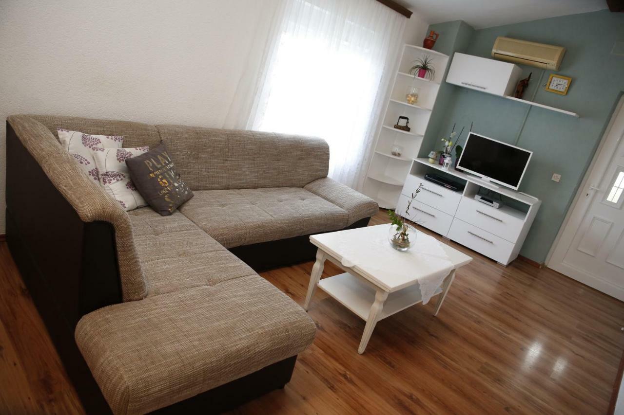 Apartment Leonora Vodice Exterior foto